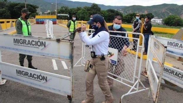 Colombia reabre frontera con Venezuela Colombia reabre frontera con Venezuela