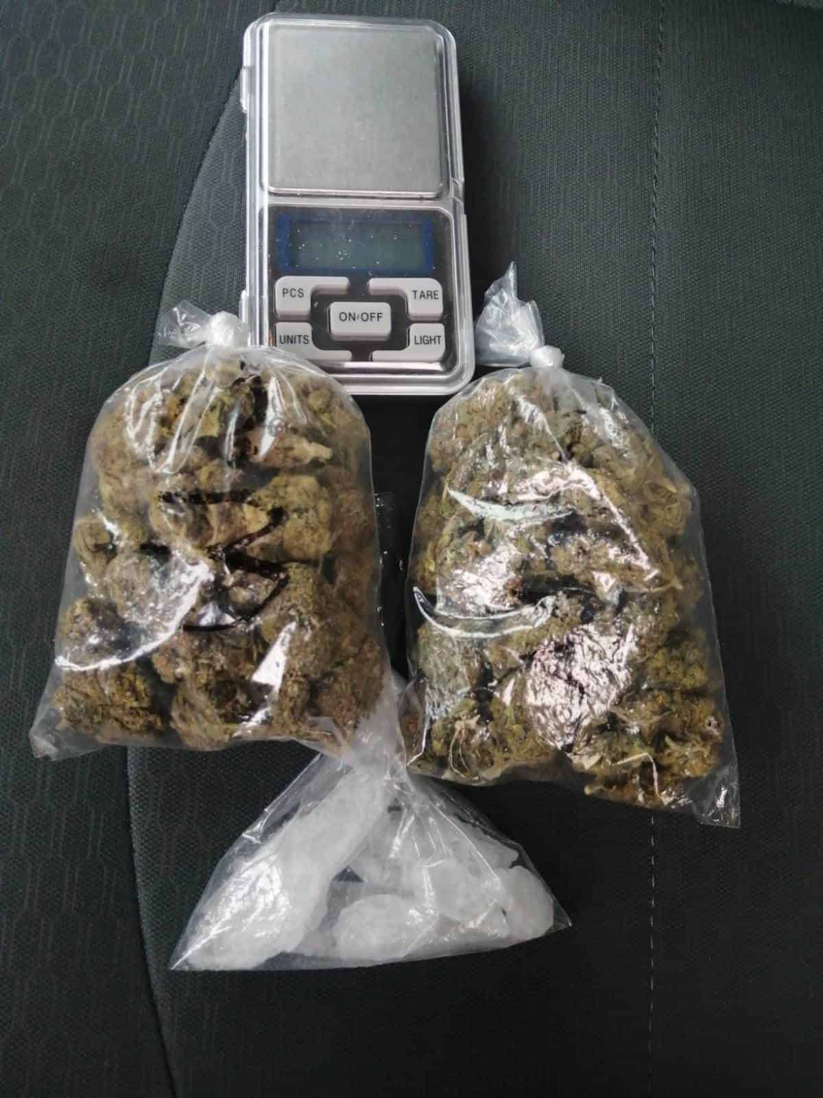 Cuatro hombres fueron detenidos en posesión de droga