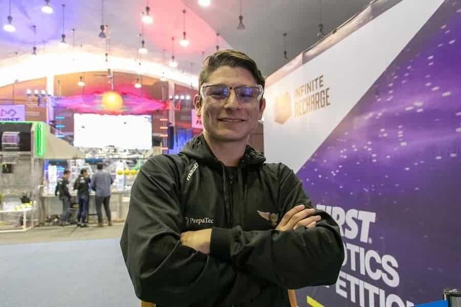 Pasión por la robótica lo lleva a Canadá Pasión por la robótica lo lleva a Canadá