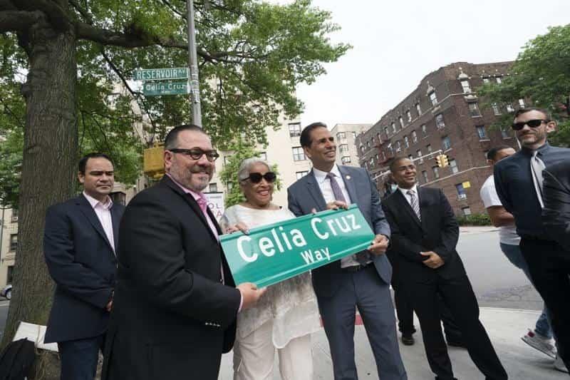 Nombran calle de NY en honor a Celia Cruz Nombran calle de NY en honor a Celia Cruz