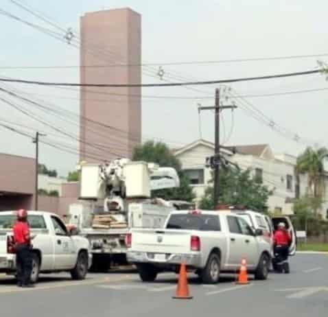 Sufrió lesiones de consideración al producirse un corto circuito en una línea de alta tensión que estaba reparando