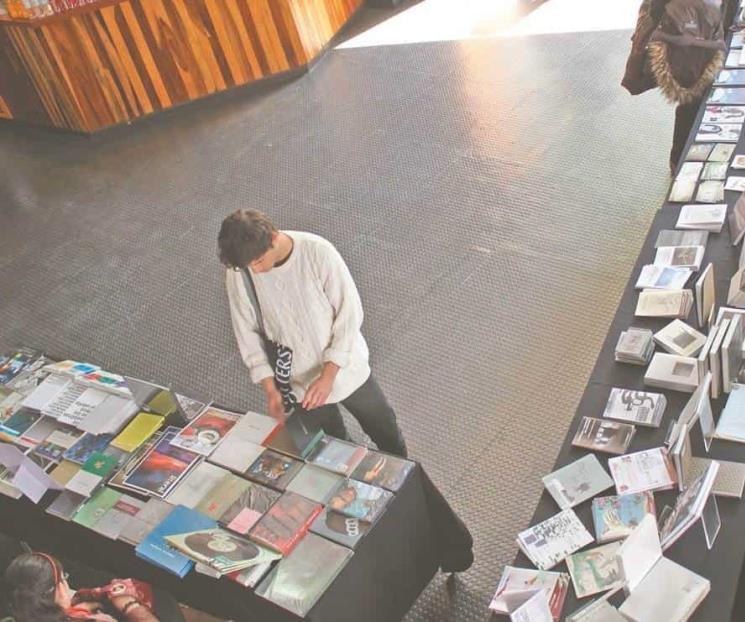 Debaten sobre el Simposio de Arte Contemporáneo Debaten sobre el Simposio de Arte Contemporáneo