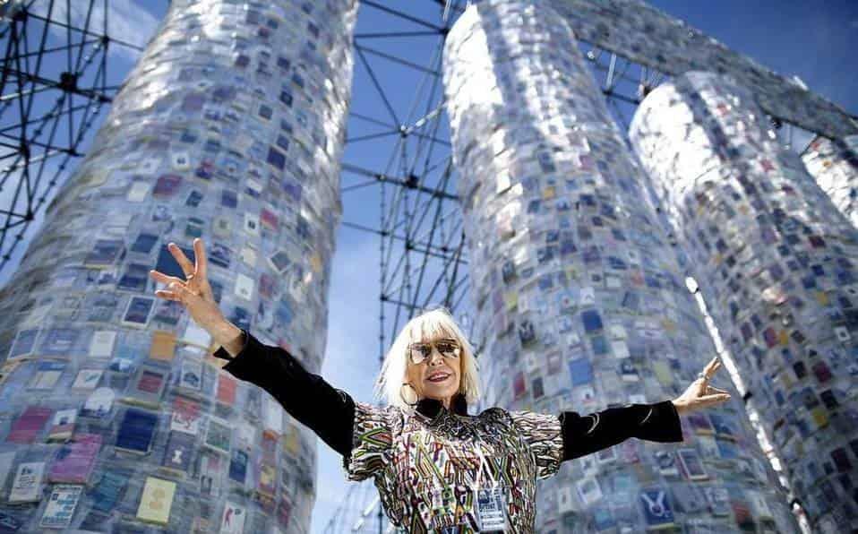 Preparan réplica del Big Ben cubierto de libros Preparan réplica del Big Ben cubierto de libros