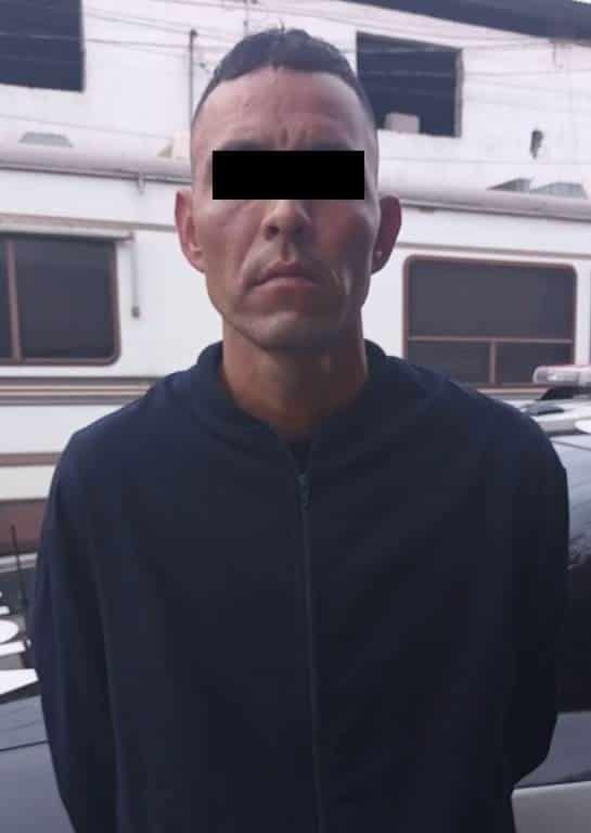 Detienen a 2 hombres por robo a tienda Detienen a 2 hombres por robo a tienda