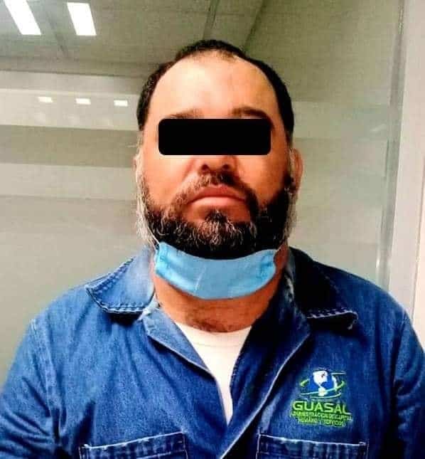 Sorprendido sustrayendo rollos de cable de cobre por una barda perimetral