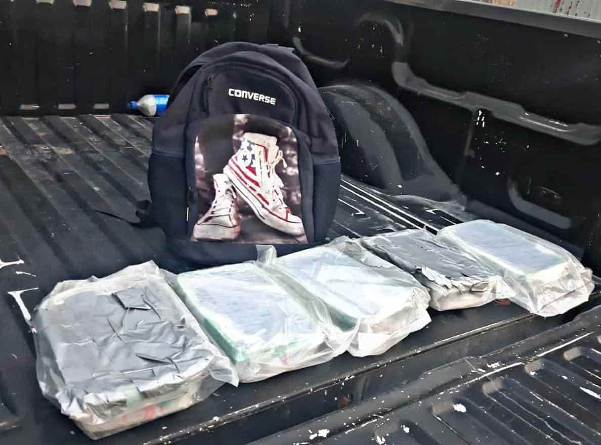 Transportaba aproximadamente cinco kilos de la droga denominada cristal,