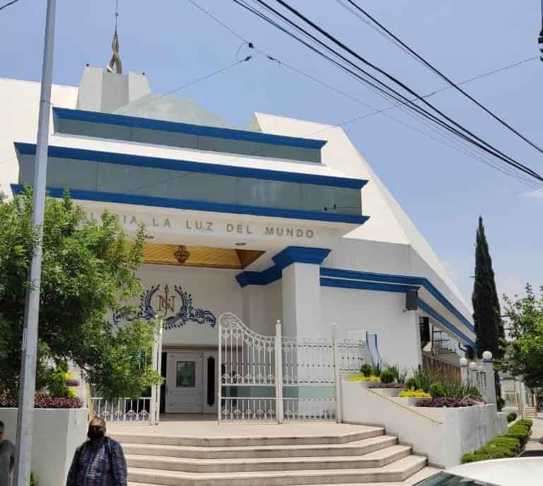 Ocasionó daños en el acceso a la iglesia La luz del mundo