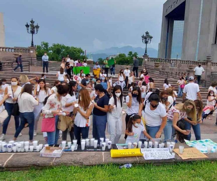 Marchan para exigir clases presenciales Marchan para exigir clases presenciales