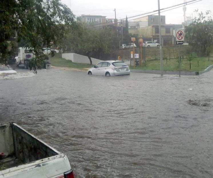 Recomiendan evitar cruzar corrientes de agua Recomiendan evitar cruzar corrientes de agua