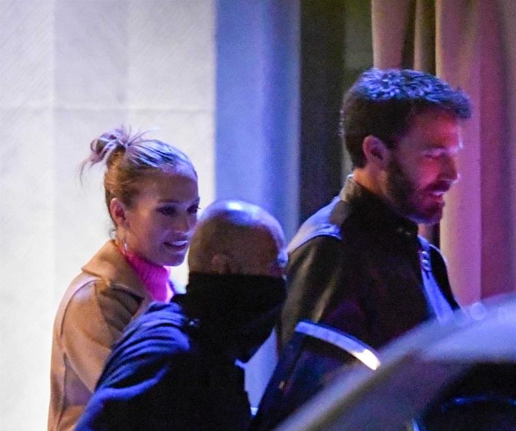 Jennifer Lopez y Ben Affleck fueron captados en L.A. Jennifer Lopez y Ben Affleck fueron captados en L.A.
