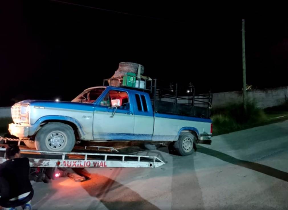 18 indocumentados que viajaban como ganado en la parte trasera de una camioneta, fueron rescatados