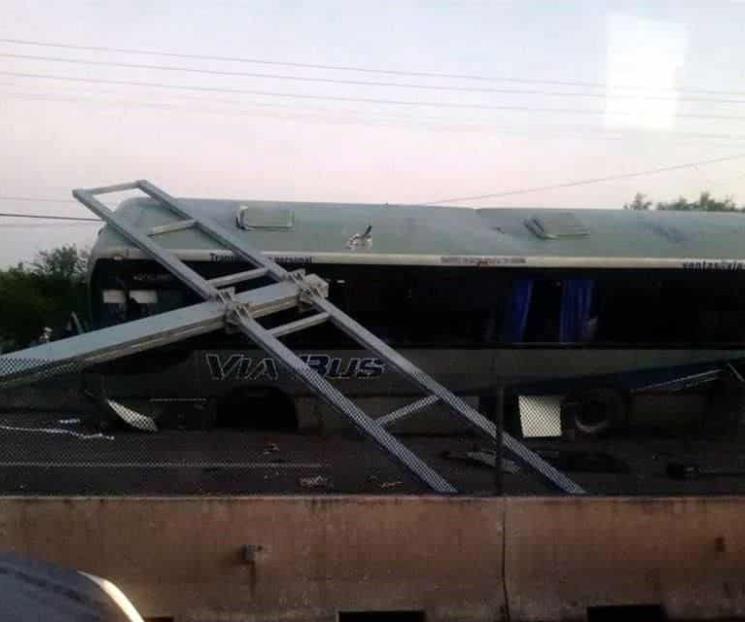 Deja choque a 25 trabajadores heridos Deja choque a 25 trabajadores heridos