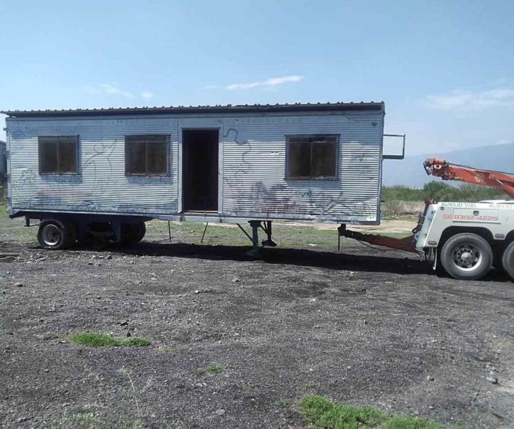 Detienen a dos por tratar de robar casa móvil Detienen a dos por tratar de robar casa móvil