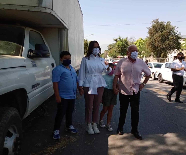 Acude Clara a votar; celebra participación Acude Clara a votar; celebra participación