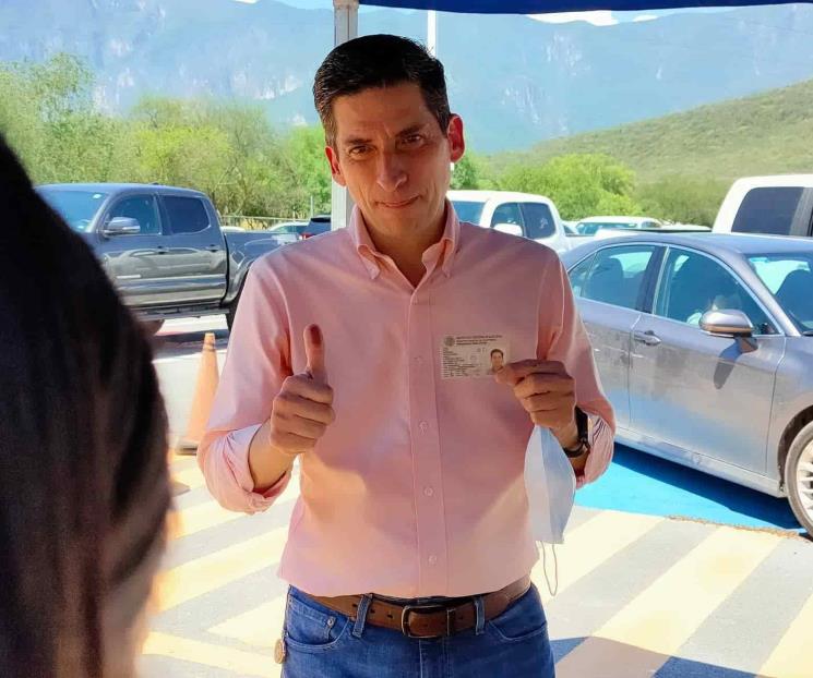 Emite Felipe su voto, llama a la no violencia Emite Felipe su voto, llama a la no violencia