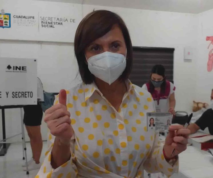 Cristina Díaz acude a votar Cristina Díaz acude a votar