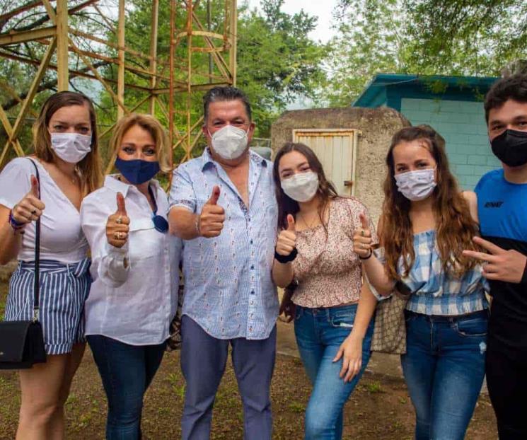 Noé Chávez acude a votar en Juárez Noé Chávez acude a votar en Juárez