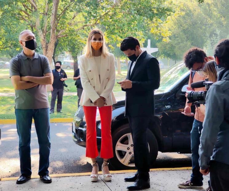 Acude Samuel a emitir su voto, prevé participación copiosa Acude Samuel a emitir su voto, prevé participación copiosa