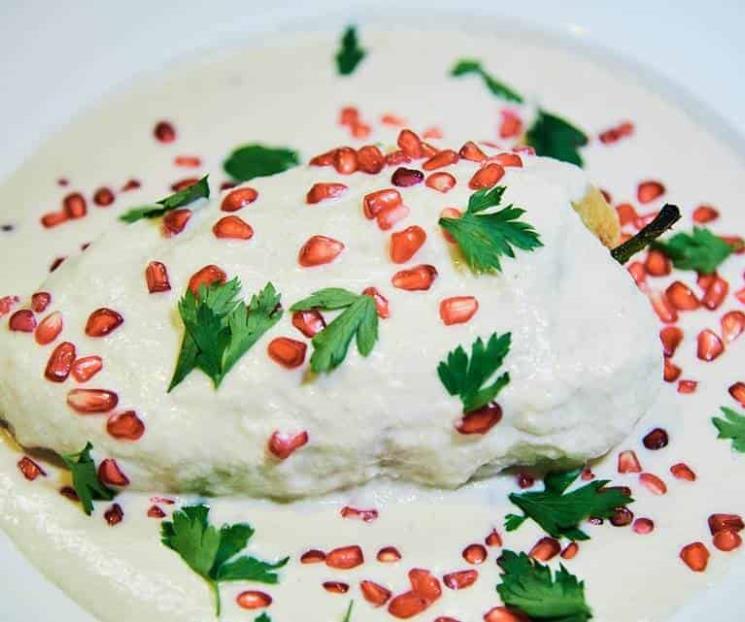 Chiles en nogada: conoce el origen de las nueces y granada Chiles en nogada: conoce el origen de las nueces y granada