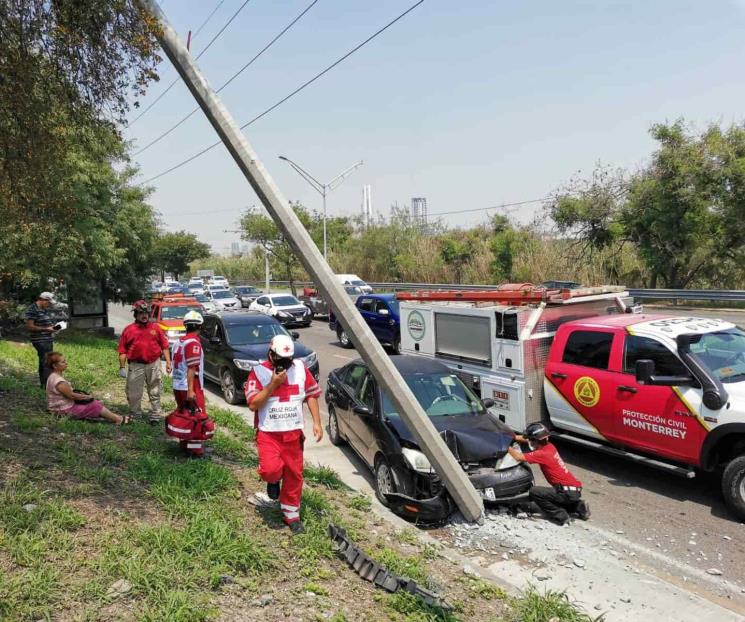 Resulta conductor herido en volcadura Resulta conductor herido en volcadura