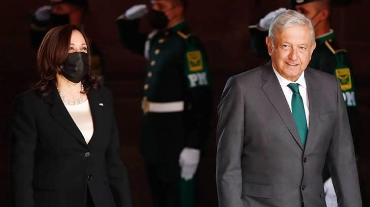 Me camuqué y le dije Presidente a Harris: AMLO