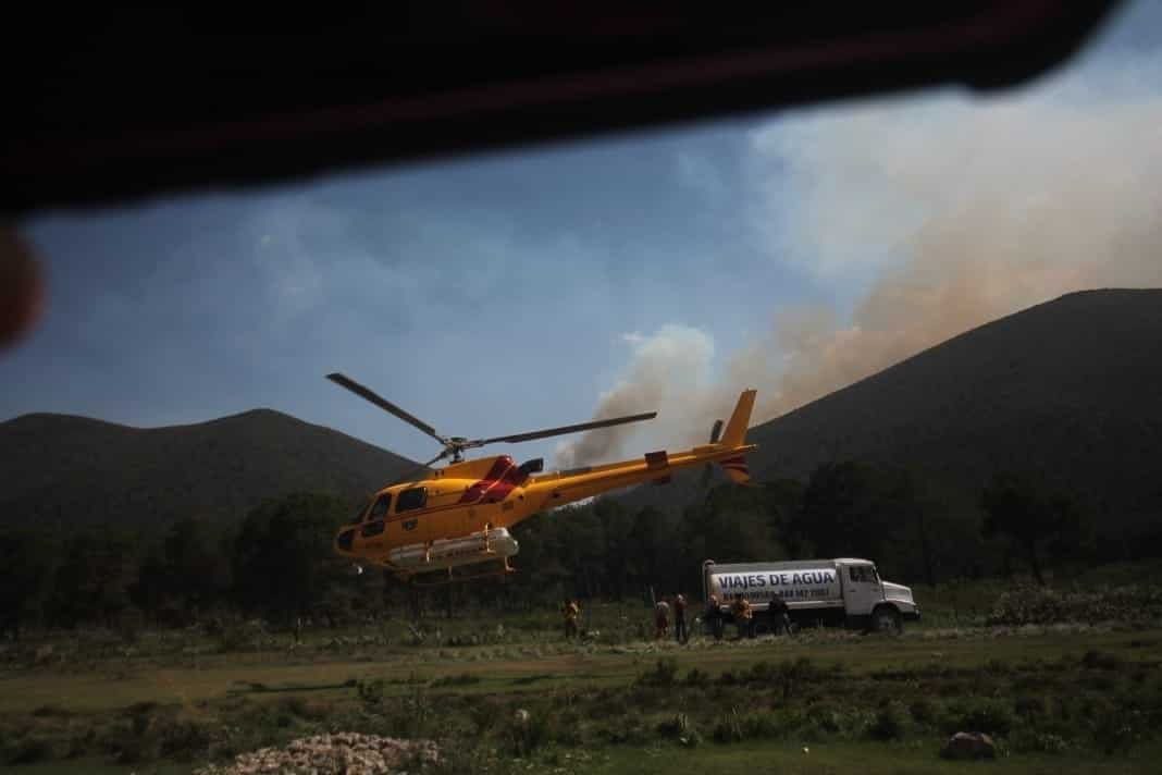 Continúa el combate al incendio registra en el ejido Puerto de Acapulco, en Galeana.