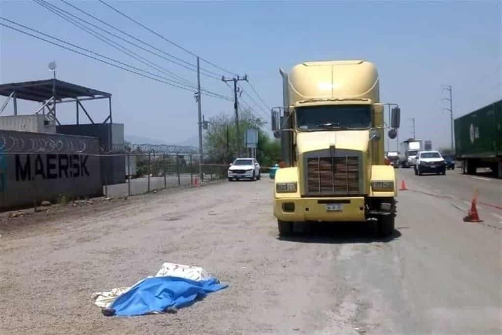 Reversaba su tráiler y provocó la muerte de un hombre que estaba parado, al atropellarlo
