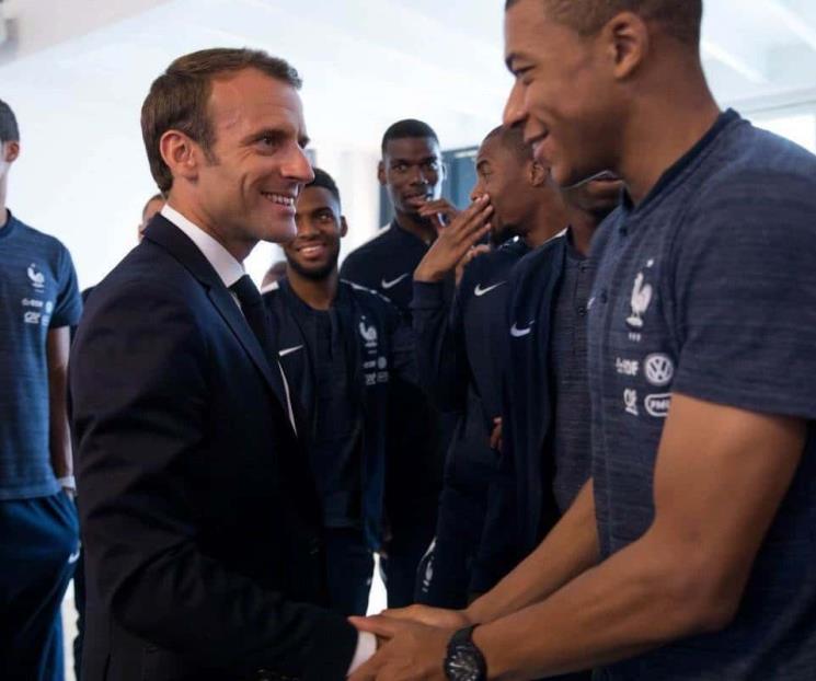 Pide presidente de Francia a Mbappé que se quede en PSG Pide presidente de Francia a Mbappé que se quede en PSG