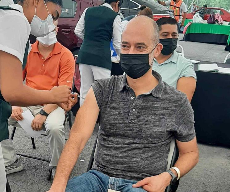 Se vacuna Miguel contra el Covid-19 Se vacuna Miguel contra el Covid-19