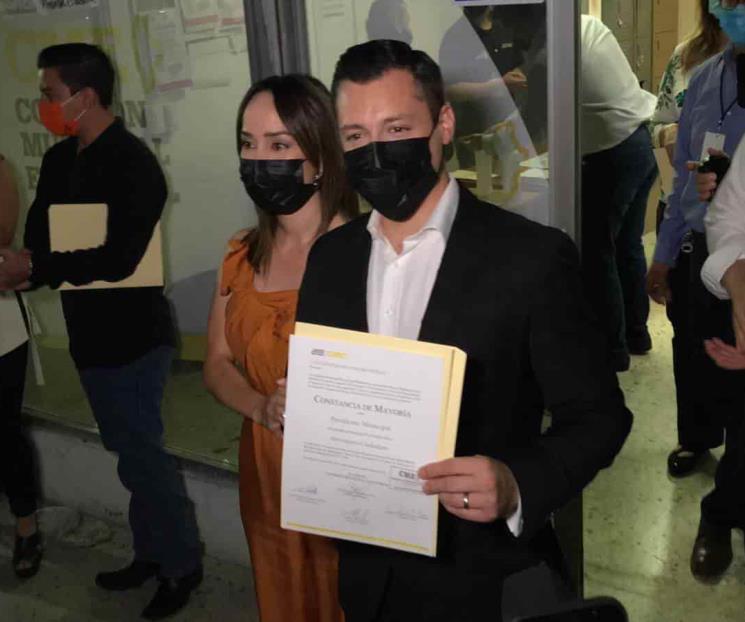 Reciben ganadores su constancia de mayoría Reciben ganadores su constancia de mayoría