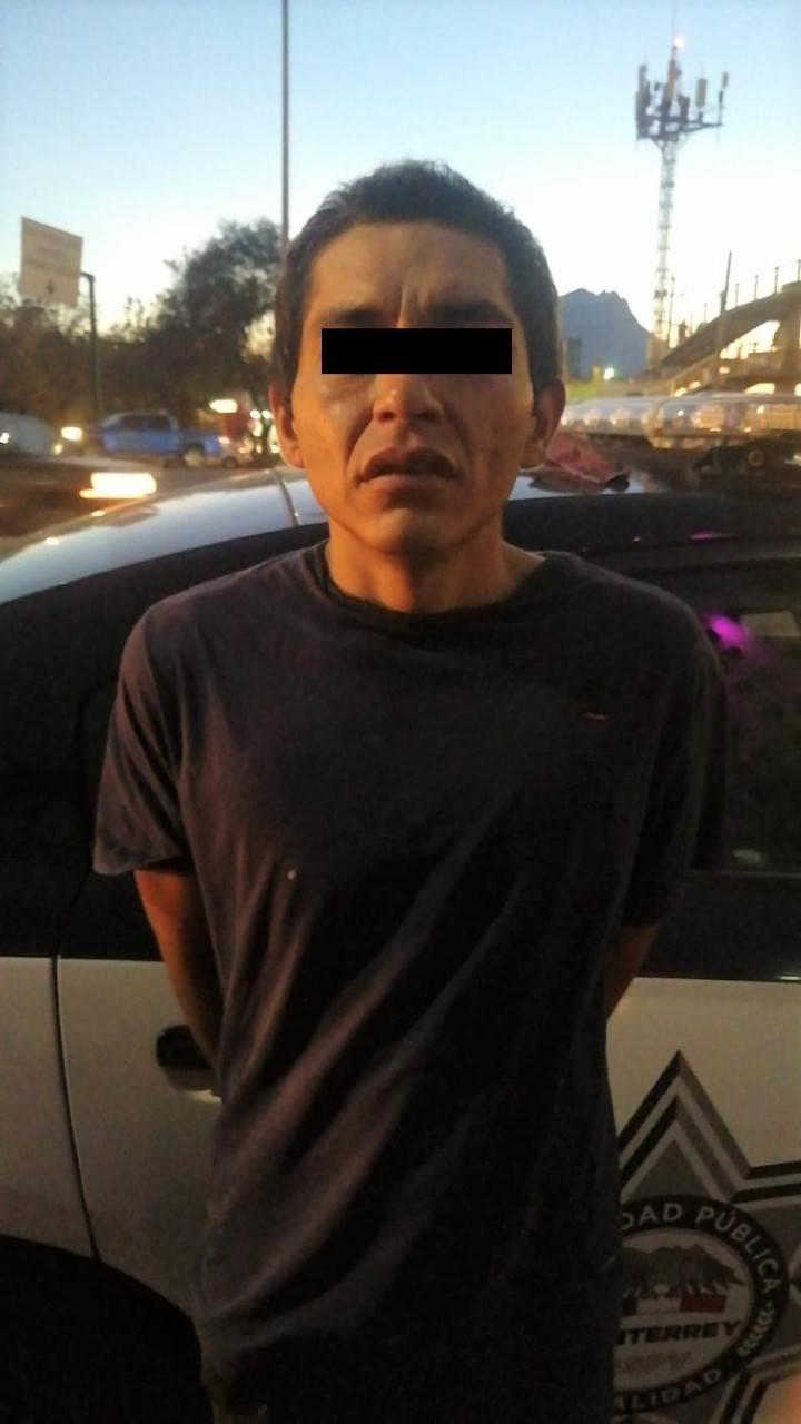 Arrestan a hombre con droga al oriente de Monterrey Arrestan a hombre con droga al oriente de Monterrey