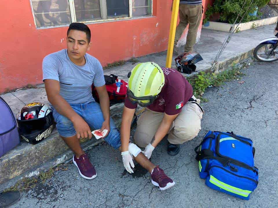 Terminó con diversas lesiones, después de ser impactado por un automóvil que circulaba en sentido contrario