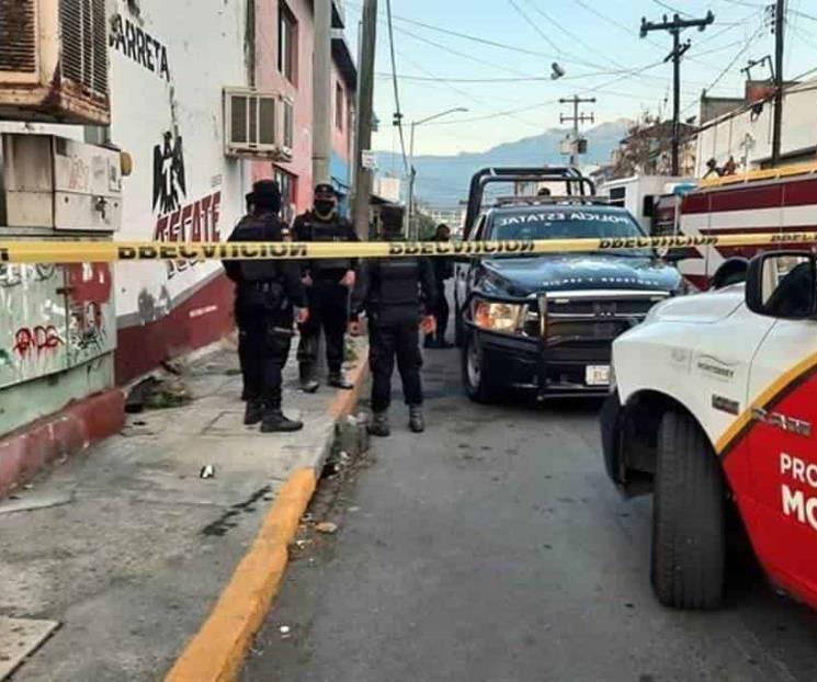 Detienen a hombres por agredir a policías en Centro de Mty
