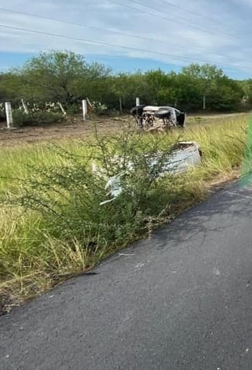 Dos empleados de una empresa filial de Pemex, perdieron la vida en forma trágica, al estrellarse de frente su camioneta