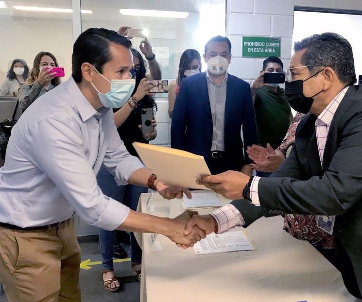 Recibe Carrillo su constancia como alcalde electo Recibe Carrillo su constancia como alcalde electo