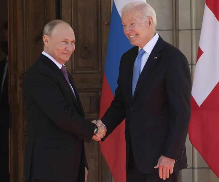 Putin-Biden, adversarios desiguales en mismo estrado Putin-Biden, adversarios desiguales en mismo estrado
