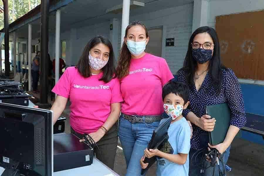 Entrega campus CDMX computadoras a estudiantes de primaria Entrega campus CDMX computadoras a estudiantes de primaria