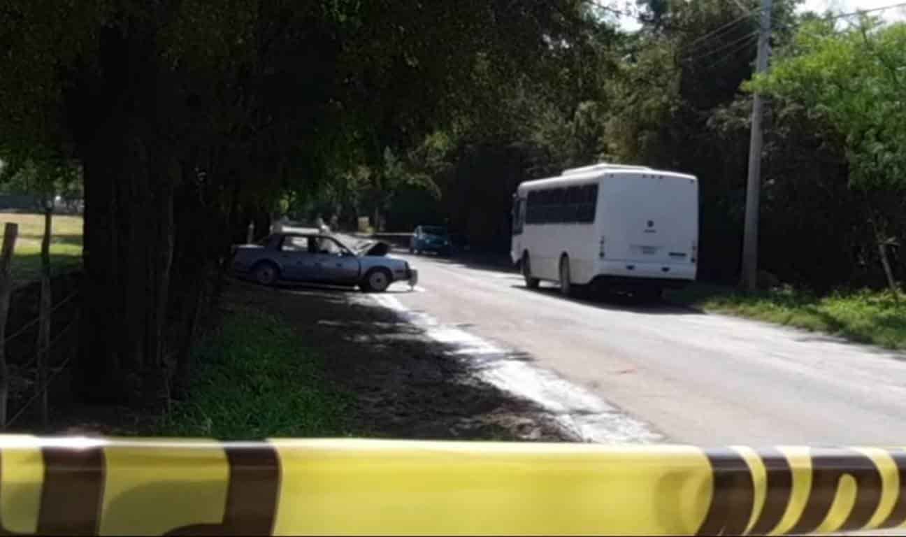 Un muerto y diez lesionados fue el saldo que dejó un choque entre un automóvil sedan y un transporte de personal