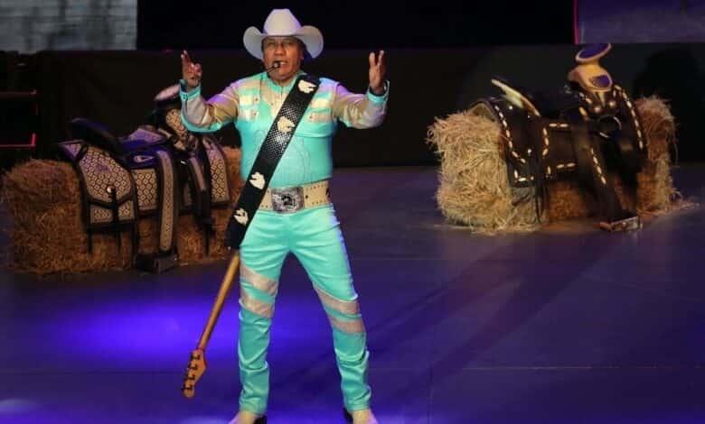 Bronco apoya 17 años de Los ángeles Azules Bronco apoya 17 años de Los ángeles Azules