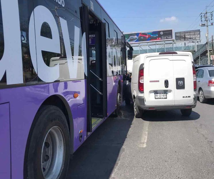 Se estrena ruta con choque