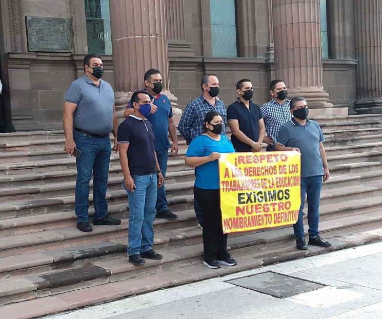 Protestan profesores de inglés en Palacio Protestan profesores de inglés en Palacio