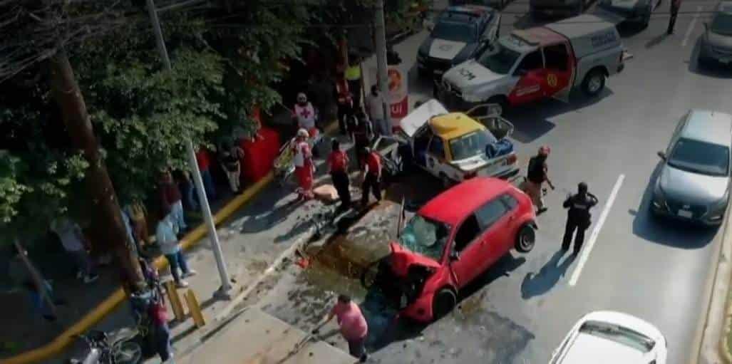 Choque frontal deja 2 lesionados al sur de Monterrey Choque frontal deja 2 lesionados al sur de Monterrey