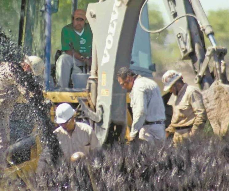 Perforan ductos de Pemex para robarle crudo Perforan ductos de Pemex para robarle crudo