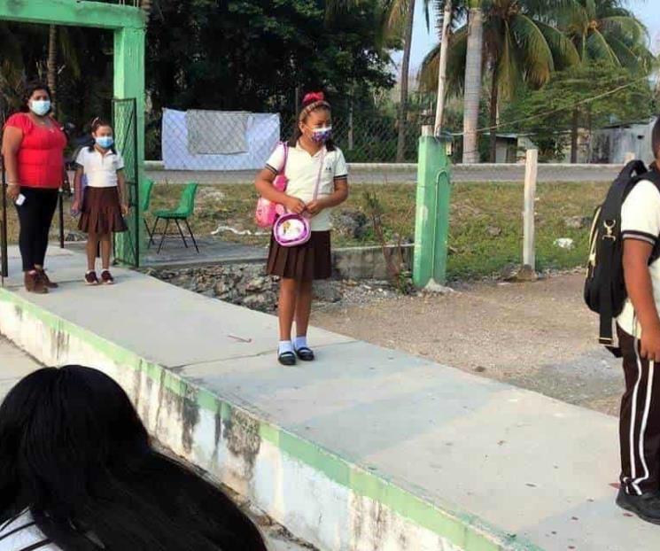 Frenan regreso a clases por semáforo amarillo Frenan regreso a clases por semáforo amarillo