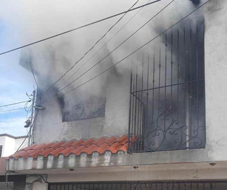 Arde casa en Apodaca