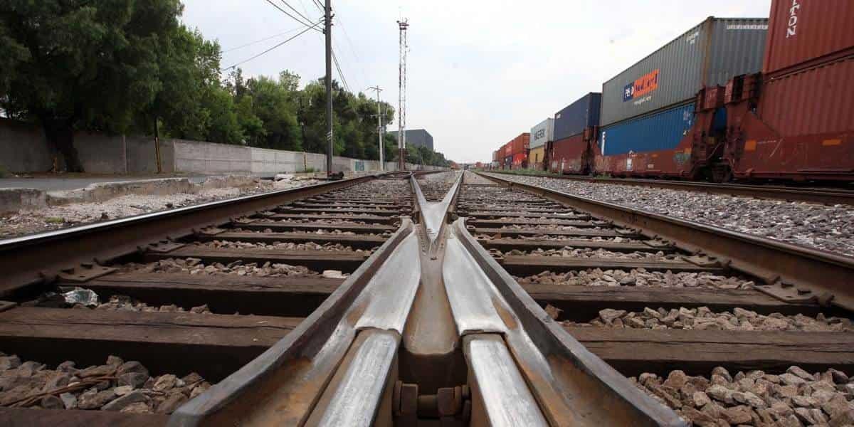 Hace llamado PC a no tratar de ganarle el paso al tren Hace llamado PC a no tratar de ganarle el paso al tren