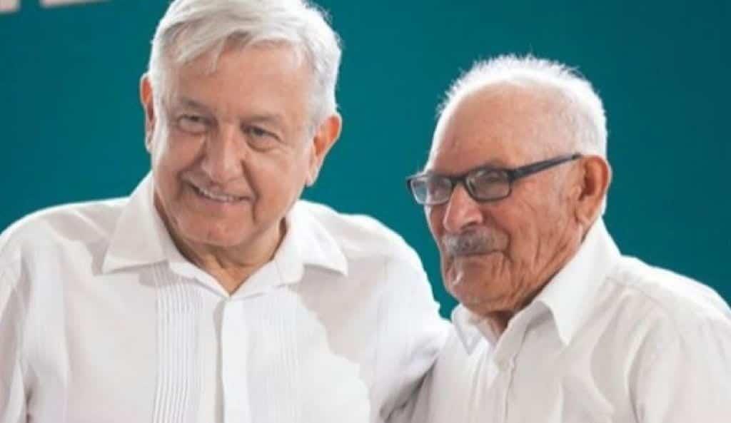 Felicita AMLO a los papás mexicanos en su día