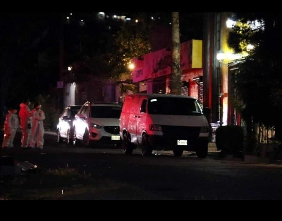 Dos muertos y seis personas lesionadas, dejó la madrugada de ayer un ataque a balazos en un salón de eventos