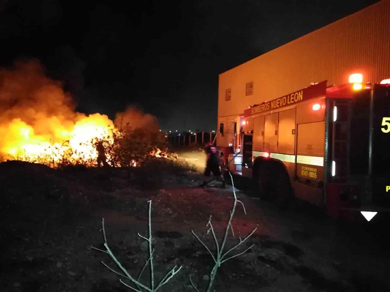 La empresa especializada en transportación de residuos industriales, terminó totalmente destruida al producirse un incendio