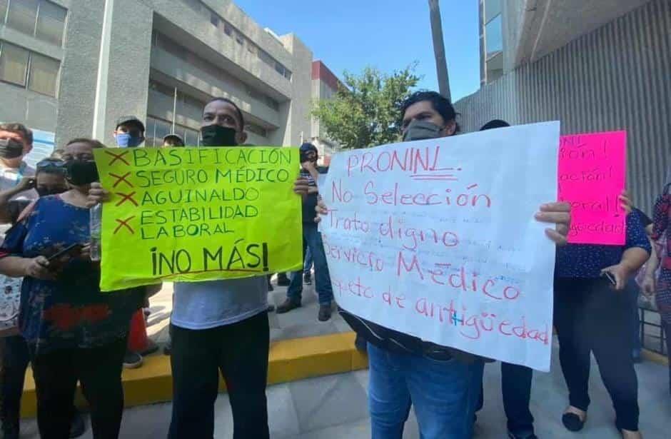 Protestan maestros de inglés en Congreso Protestan maestros de inglés en Congreso